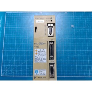 Amplificador de Servoaccionamiento Yaskawa SGD-A5BP Usado Como Está, Piezas de Equipos Semiconductores Legados - Product Image 1