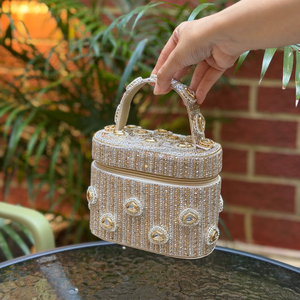Colección de Bodas: Bolso de Noche de Lujo Hecho a Mano para Mujer con Bordado de Perlas y Pedrería, Diseño Indio Polki Dorado - Product Image 5
