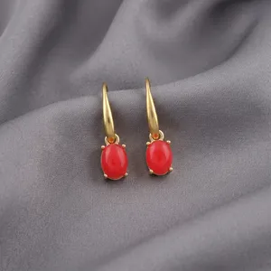 Boucles d'oreilles pendantes ovales en jade rouge, plaqué or 18 carats, style minimaliste, en laiton, avec fermoir crochet, délicates et tendance - Product Image 5
