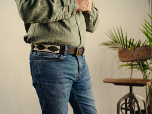 Ceinture en cuir classique faite à la main avec surpiqûres multicolores traditionnelles pour un usage quotidien, ceintures pour hommes en cuir véritable de haute qualité - Product Image 5