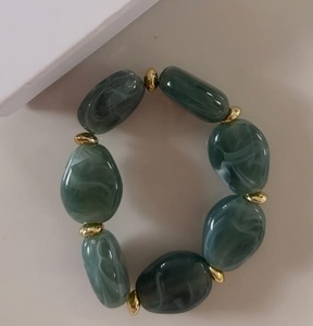 Pulsera de Resina Premium con Elegante Construcción Artesanal, Accesorio de Muñeca Contemporáneo para Mercados de Boutique - Product Image 3