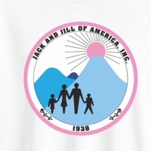 เสื้อยืดคอกลมสีขาวสไตล์ลำลอง พร้อมลายปักตราสัญลักษณ์แจ็คแอนด์จิลที่อก และลายกราฟิกขนาดใหญ่ตรงหลังแบบเข้าชุดกัน - Product Image 5