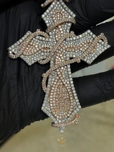 Colgante de cruz bicolor con diseño de filigrana, moissanita VVS, plata de ley 925, chapado en oro de 14K, certificado GRA, joyería hip hop - Product Image 3