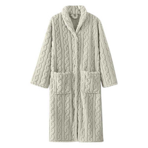 Bata de mujer de forro polar suave de longitud completa con cuello vuelto y mangas largas, ropa de invierno acogedora, diseño de punto de color liso - Product Image 1