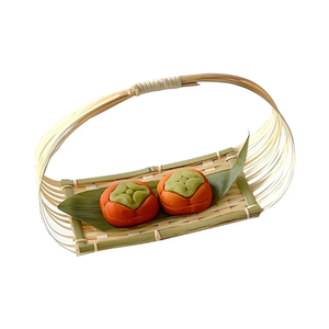 Plateau de service miniature en forme de bateau en bambou fait main du Vietnam, en fibre naturelle tressée, accessoire de décoration pour cuisines et salles à manger - Product Image 1