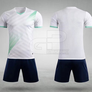 Tenue de football prête pour l'extérieur, tissu léger et à séchage rapide, conçue pour l'entraînement sportif en équipe et le jeu quotidien - Product Image 3