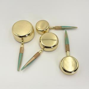 Utensilios de Medición para Cocina, Juego de 4 Tazas y Cucharas Medidoras de Acero Inoxidable para Café en Polvo con Mango de Resina - Product Image 5