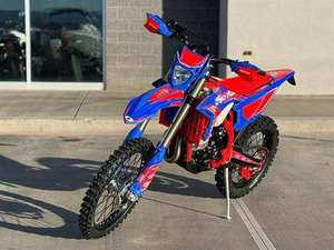 Moto tout-terrain de course Enduro 4 temps Beta 480 RR neuve de qualité supérieure - Product Image 1