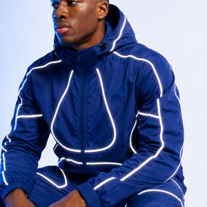 Ensemble de survêtement coupe-vent réfléchissant personnalisé pour homme avec veste à capuche et short – Tenue de sport - Product Image 6