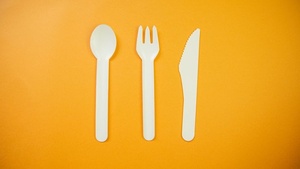 Cuillère en papier biodégradable écologique à finition lisse 155 mm, ustensile de table jetable pour événements festifs, service d'aliments humides/secs - Product Image 1