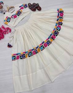 TENNECY Elevate Your Navratri Style Exquisite Pur Kora Lehenga Choli Set Intricately Embroidered Gamthi Work Blouse Reversible - Product Image 5