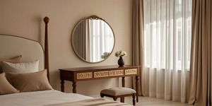 Grand miroir mural rond à cadre doré, idéal pour la décoration intérieure des salons, cafés et hôtels, crée un look haut de gamme, fabriqué en Inde. - Product Image 3