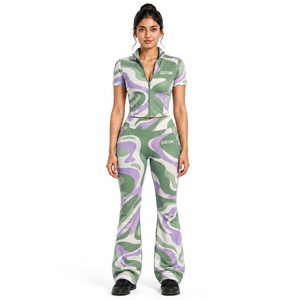 Ensemble de yoga imprimé personnalisé pour femme avec logo, haut court zippé à manches courtes et leggings évasés, ensemble de survêtement respirant 2 pièces pour la gym - Product Image 1