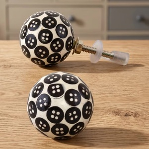 Boutons de tiroir ronds en céramique moderne avec design à bouton noir pour poignées de meubles de commode, installation facile - Product Image 3