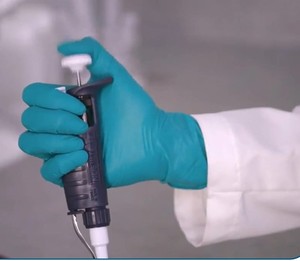 ถุงมือไนไตรล์แบบใช้แล้วทิ้ง Ansell 92-600 ออกแบบมาเพื่อความปลอดภัยและความสบายเหนือระดับ พร้อมคุณสมบัติป้องกันสารเคมีกระเด็น - Product Image 6