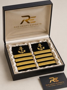 Epaulettes de hombro de alta calidad diseñados para uniformes que brindan comodidad, durabilidad y un ajuste profesional seguro. - Product Image 4