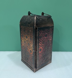 Lámpara Decorativa Marroquí de Hierro Forjado L536 con Portavelas de Vidrio Colgante de 5.25X5.25X10.75 Pulgadas para Decoración de Mesa del Hogar - Product Image 5