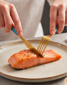 Ensemble de couverts élégants à tête ronde dorée et manche en résine bleue pour la maison, les dîners, les mariages, les restaurants et les essentiels de table - Product Image 5