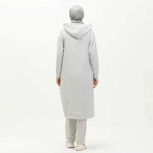 Ensemble de sport modeste personnalisé pour femmes avec fermeture éclair et poches, ensemble de gym musulman à séchage rapide, tenue de sport musulmane pour femmes - Product Image 2
