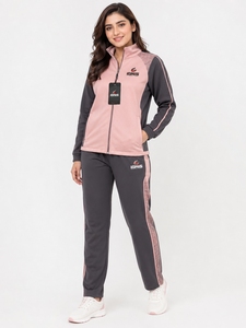 Ensemble de survêtement pour femme, tenue athlétique tendance, veste et pantalon légers et respirants, conçus pour le streetwear décontracté et les activités sportives - Product Image 1