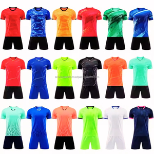 Camiseta de fútbol personalizable para hombre, conjunto de dos piezas, uniforme de entrenamiento con cuello en V, Camiseta corta, ropa de fútbol personalizada enviada de fábrica - Product Image 1