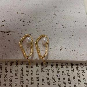 Boucles d'oreilles à clous en perles d'eau douce naturelles de 12-11 mm, argent sterling 925 incrusté, clip d'oreille avec quatre feuilles, légers défauts - Product Image 3