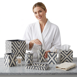Colección Artesanal: Juego de Baño de Ocho Piezas con Incrustaciones de Hueso Natural, Duradero y Ecológico, Estilo de Lujo de Uttar Pradesh - Product Image 1