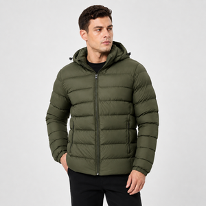 Chaqueta acolchada diseñada con aislamiento ligero que ofrece un calor confiable, comodidad elegante y protección moderna contra el frío. - Product Image 1