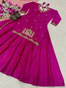 Set Lehenga Choli in Seta Rosa <span class=keywords><strong>Fucsia</strong></span> con Dupatta Ricamata e Blusa per Donna - Product Image 3