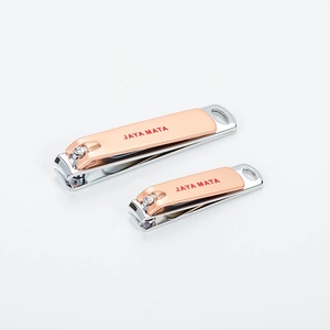 ชุดตัดเล็บ JM713 สีโรสโกลด์ ขนาดใหญ่และเล็ก ทำจากสแตนเลสสตีล ตัดเล็บได้อย่างแม่นยำ พกพาสะดวก อุปกรณ์ดูแลเล็บมือ ผลิตในอเมริกาและเอเชีย - Product Image 2