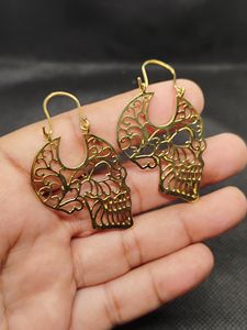 Pendientes de latón: Pendientes punk de latón del fabricante con motivos florales y anillos grandes - Product Image 6