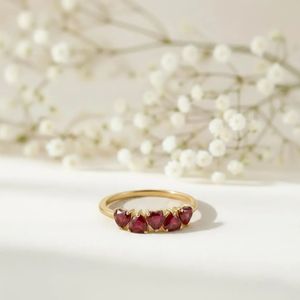 Bague en rubis en forme de cœur, délicate, bague de promesse, pierre de naissance de juillet, argent sterling 925, plaqué or 18 carats, bijoux en pierres précieuses faits à la main - Product Image 1