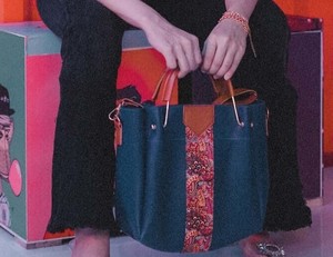 กระเป๋าถือหนังแท้ ชุด 4 in 1 สีน้ำตาล กระเป๋าสะพายข้างผู้หญิง กระเป๋าถือแบบสะพายไหล่ 4 ชิ้น พร้อมช่องใส่บัตร - Product Image 6