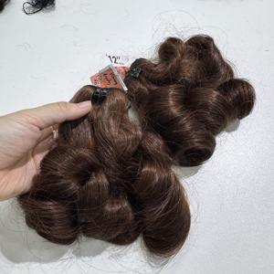 Prix de gros Extensions de cheveux humains vietnamiens Meilleur prix abordable Tendance Brun Bouncy Curly de haute qualité - Product Image 1