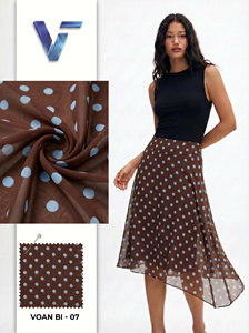 Tissu satiné latin respirant et léger 100 % polyester pour vêtements de détente et tenues d'intérieur pour femmes et hommes - Product Image 2
