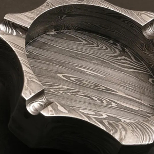 Cendrier élégant en acier Damas, fait main, décoratif, en métal, artisanat unique, accessoire pour fumeurs pour la maison, le bureau et le salon - Product Image 4