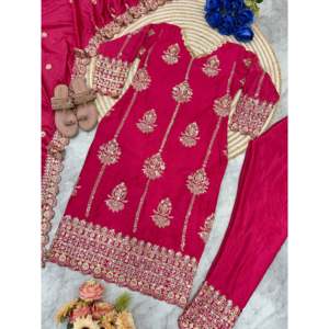 Hermoso conjunto de top y dupatta con bordados elaborados para salwar kameez de boda, hecho de poliéster. - Product Image 6