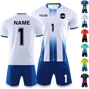 Maillot et short de football personnalisés avec nom, numéro d'équipe et logo - Product Image 2