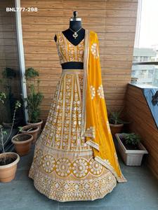 Magnifique ensemble Choli en Faux Georgette avec paillettes de 3 mm et sequins de 7 mm, couleur jaune moutarde évasée, à prix de gros - Product Image 4