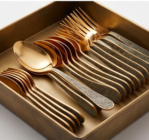 Juego de cubiertos Regale Antique Gold Royal con grabado antiguo en oro PVD, resistente al óxido, para grandes eventos, hoteles y restaurantes. - Product Image 2