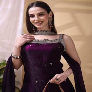 Conjunto de Diseñador VASTRA COTTAGE con Bordado de Hilo y Lentejuelas y Dupatta Elegante, Traje Étnico para Mujer para Fiestas - Product Image 6