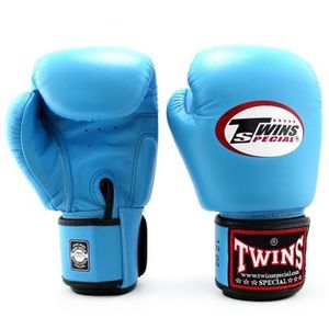 ถุงมือชกมวย Twins Blue PU ระดับมืออาชีพ น้ำหนักเบา ระบายอากาศได้ดี ปิดด้วยแถบตีนตุ๊กแก สายรัดข้อมือปรับได้ สำหรับผู้ใหญ่ทุกเพศ - Product Image 6