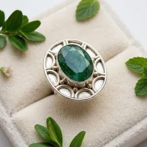 Anillo de Plata de Ley 925 con Cuarzo Verde, Hecho a Mano en India, Estilo Vintage, Ovalado, Joyería Destacada - Product Image 5