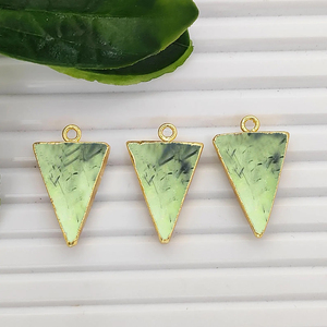 Pendentif en Prehnite naturelle plaqué or, forme triangulaire, 20x15mm, fait main, pour la fabrication de bijoux, connecteur en forme de tranche - Product Image 1