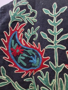 Veste en velours noir brodée de fleurs de luxe, veste de créateur faite à la main pour femmes, vêtement d'extérieur unique, veste Suzani - Product Image 5