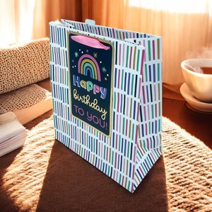 IntBOX Bolsa de papel laminado ecológica con asas brillantes Diseño simple moderno Envoltura de regalo para todas las ocasiones Producto de papel recubierto - Product Image 2