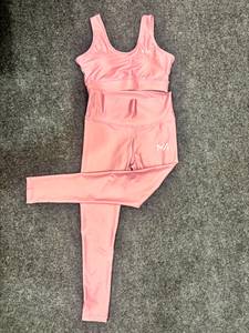 Conjunto de Yoga para Mujer, Diseño Sólido con Tirantes Cruzados, Top Corto sin Costuras de 2 Piezas, Leggings Largos de Cintura Alta, Ropa Deportiva de Primera Calidad para Gimnasio - Product Image 2