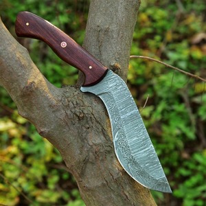 Cuchillo Kukri EDC de Acero de Damasco Hecho a Mano con Mango de Madera de Palisandro, Cuchillo de Camping de Hoja Fija de 11 Pulgadas con Funda de Cuero - Product Image 1