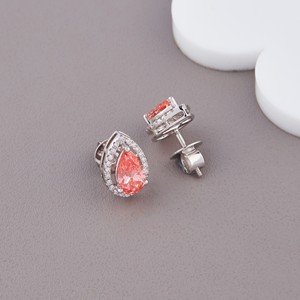 Boucles d'oreilles clous halo en diamant rose de forme poire pour femme, en argent sterling 925 plaqué rhodium, certifiées IGI, de luxe - Product Image 3