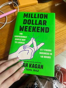 Fin de semana de un millón de dólares de Noah Kagan, libro en tapa blanda, guía digital de emprendedoría, ideas de negocio y marketing - Product Image 1